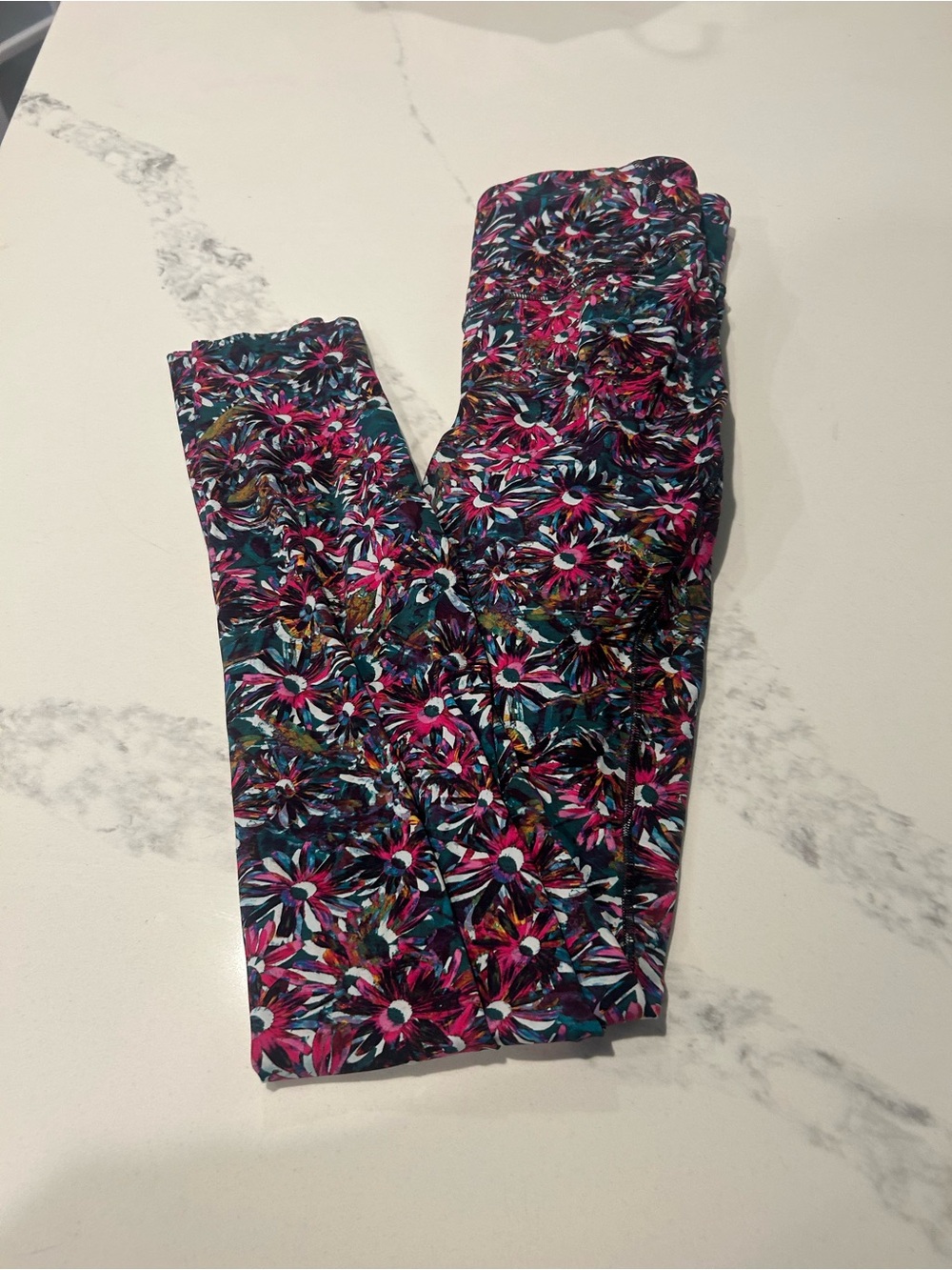 Lululemon women’s size 4 Floral Print Leggings - Pink & Teal